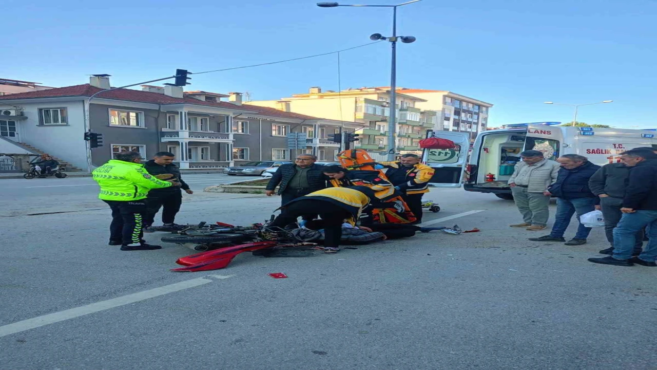 Burdurda motosiklet ile otomobil çarpıştı: 1 yaralı