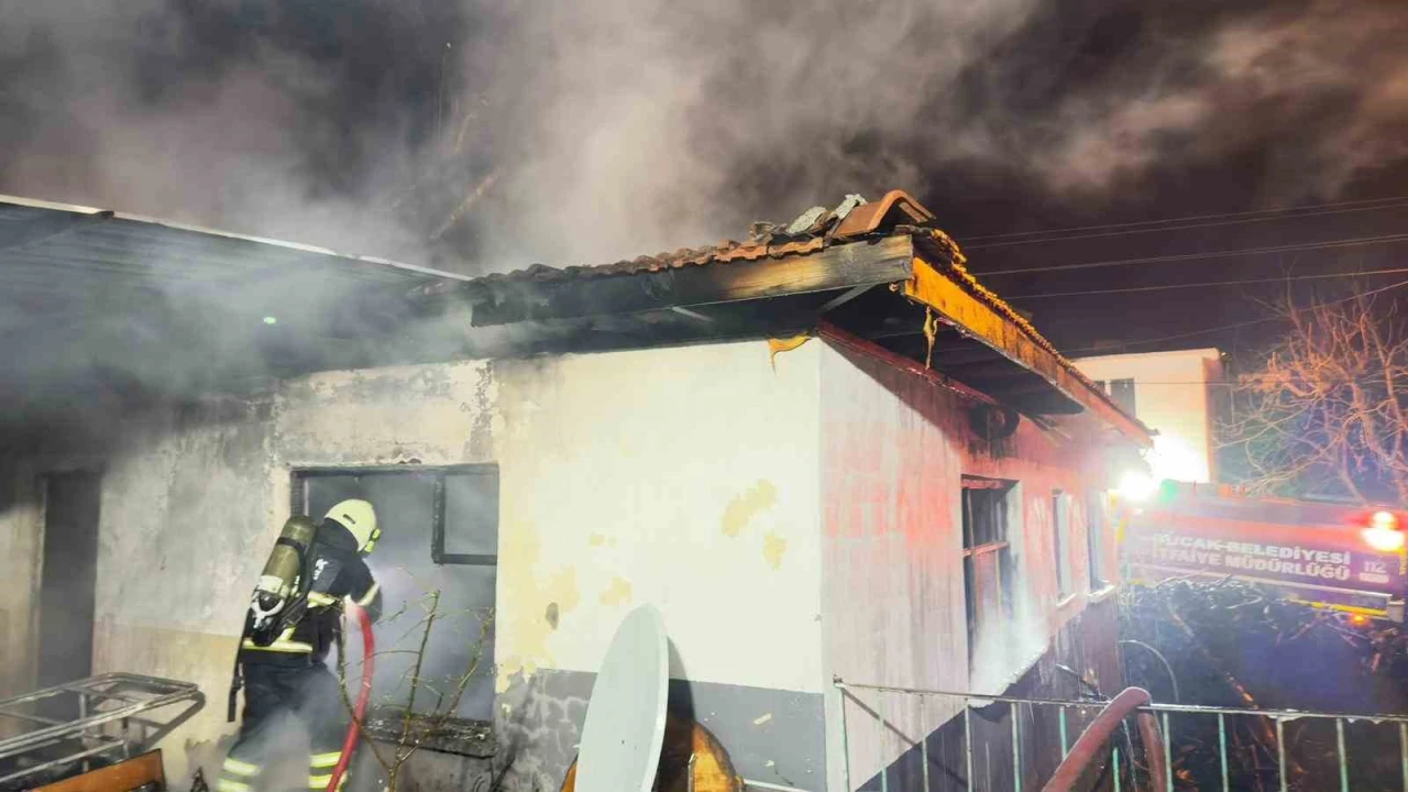 Burdurda müstakil ev yanarak kullanılmaz hale geldi