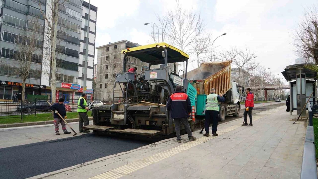 Büyükşehirden Dulkadiroğlu ve Onikişubatta asfalt seferberliği