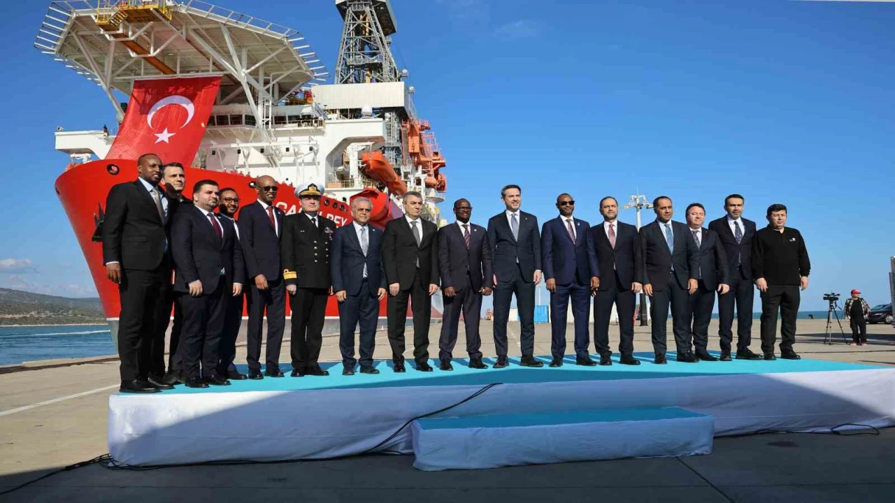 Çağrı Bey sondaj gemisi, Bakan Bayraktarın katıldığı törenle Somaliye uğurlandı