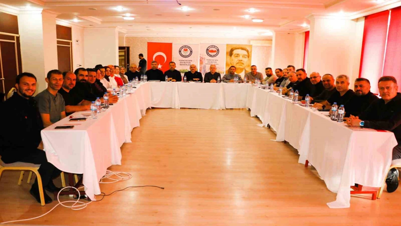 Eğitim-Bir-Sen ilçe başkanları ve kadınlar komisyonu istişare toplantısında buluştu