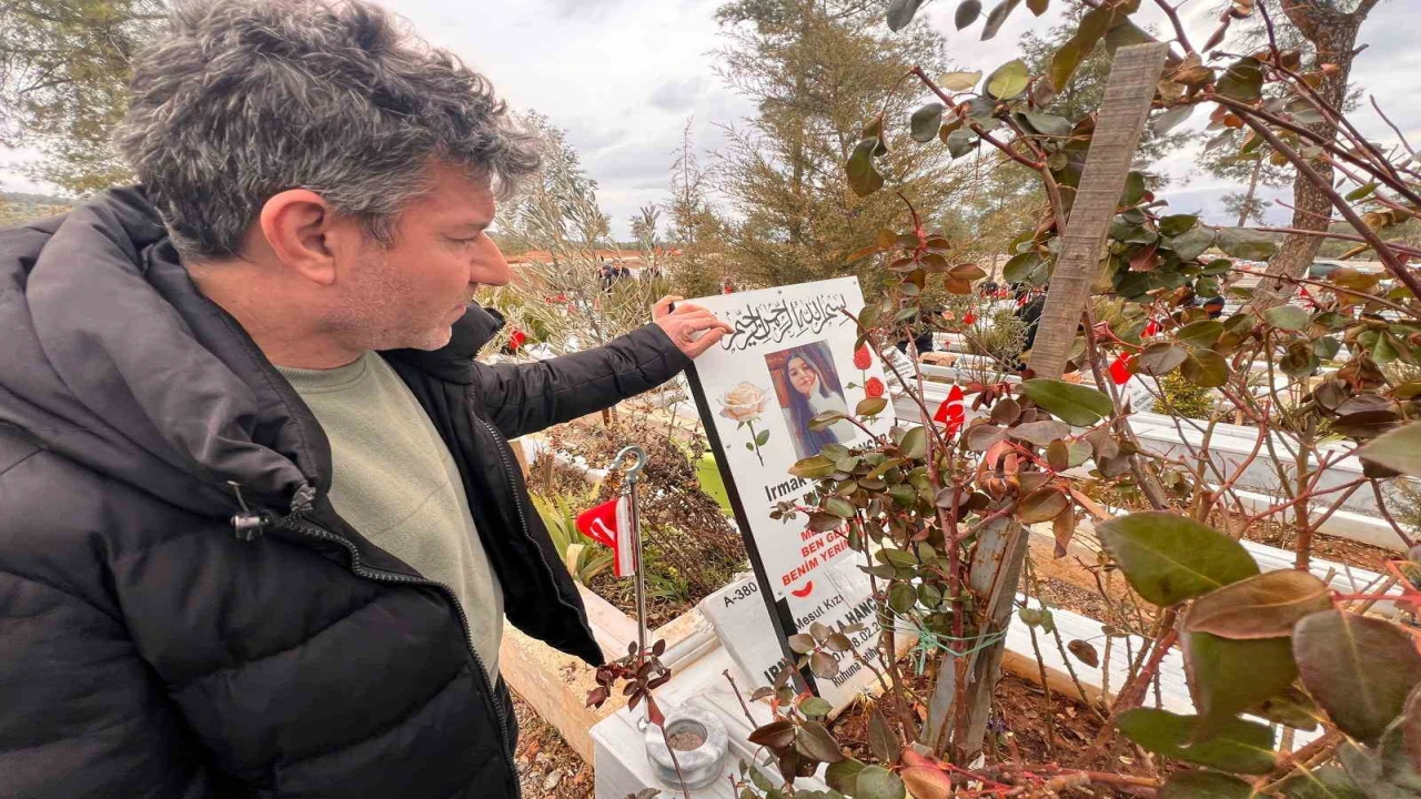 Enkaz altındaki kızının elini hiç bırakmamıştı, depremin 3. yılında kabrini ziyaret etti