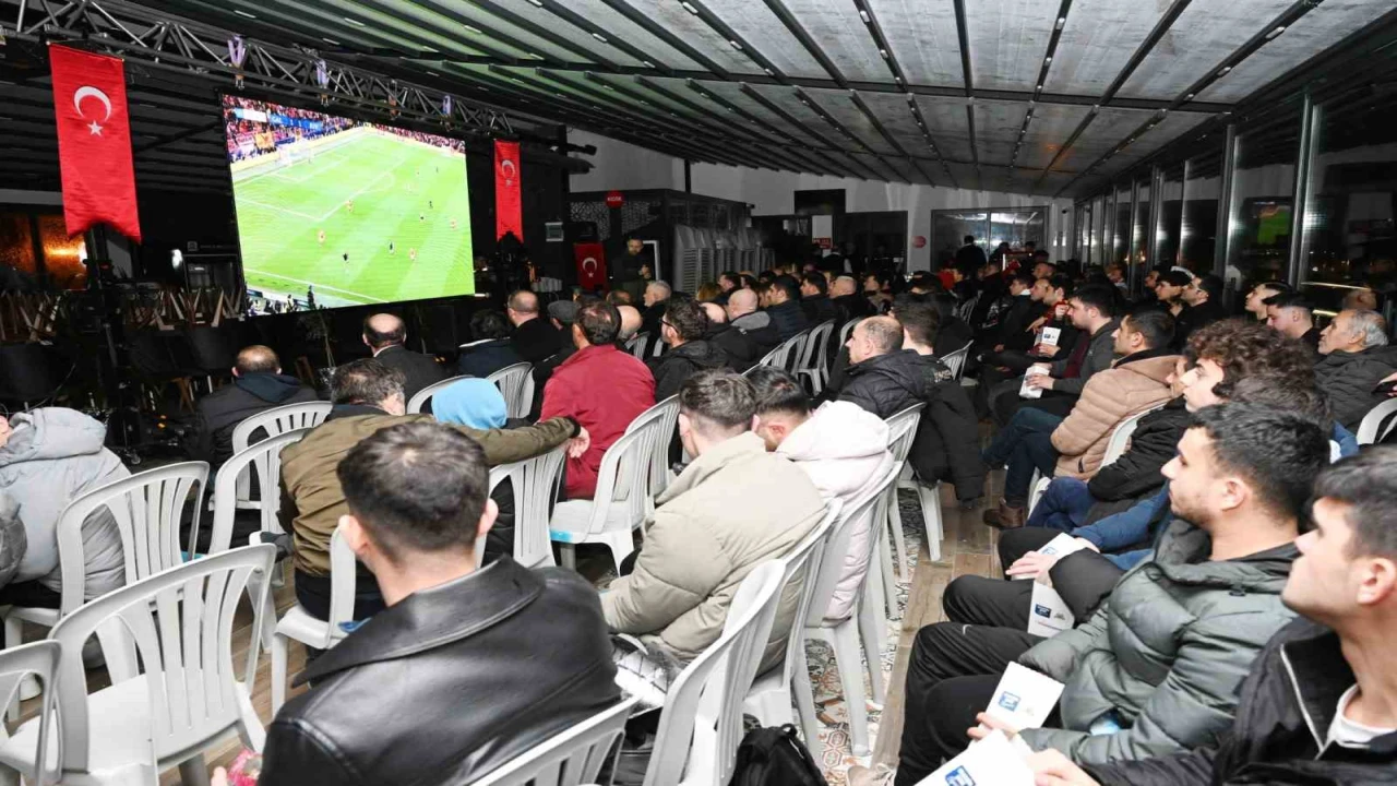 Galatasarayın Avrupa zaferini birlikte izlediler