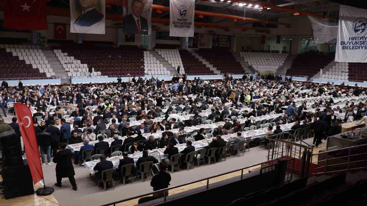Hataylılar, Hatay Büyükşehir Belediyesinin iftar sofrasında buluştu