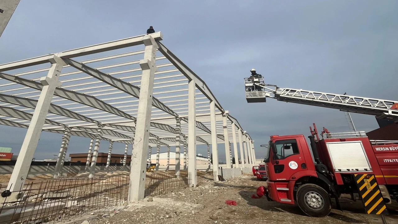 İnşaat sahasında çökme: 3 işçi yaralandı, mahsur kalan 1 kişi kurtarıldı