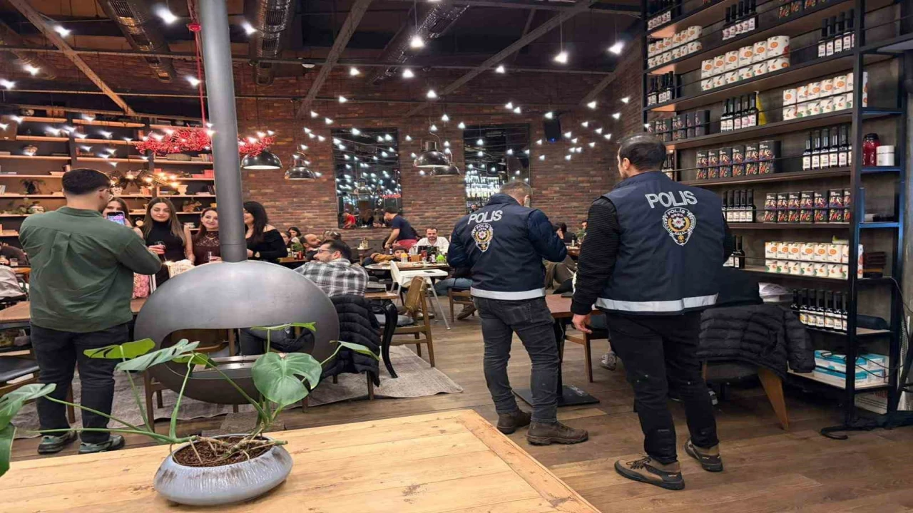 İskenderun polisi kafe ve kıraathanelere uygulama gerçekleştirdi