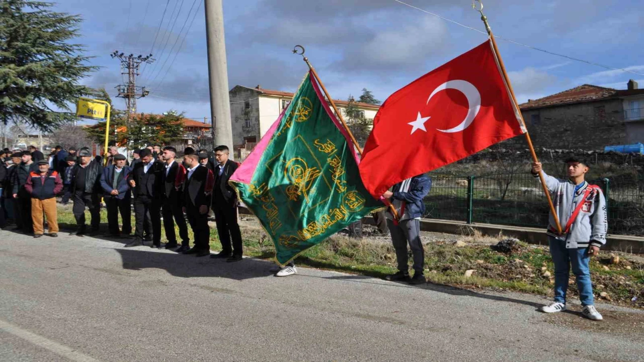 Ispartada asırlık sancak kaldırma ve asker uğurlama geleneği