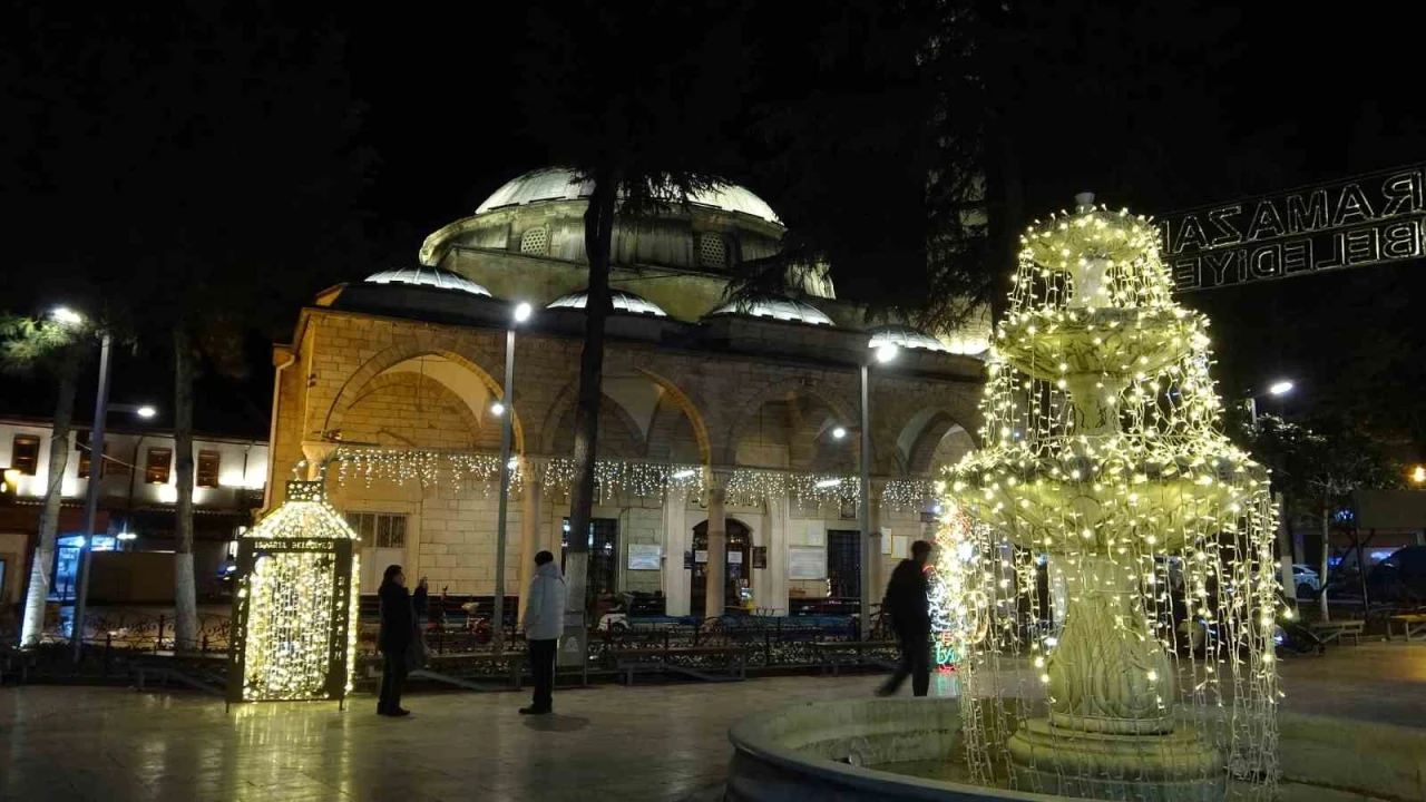 Ispartada hatimle teravihe yoğun akın: 15 camide her gece bir cüz okunuyor