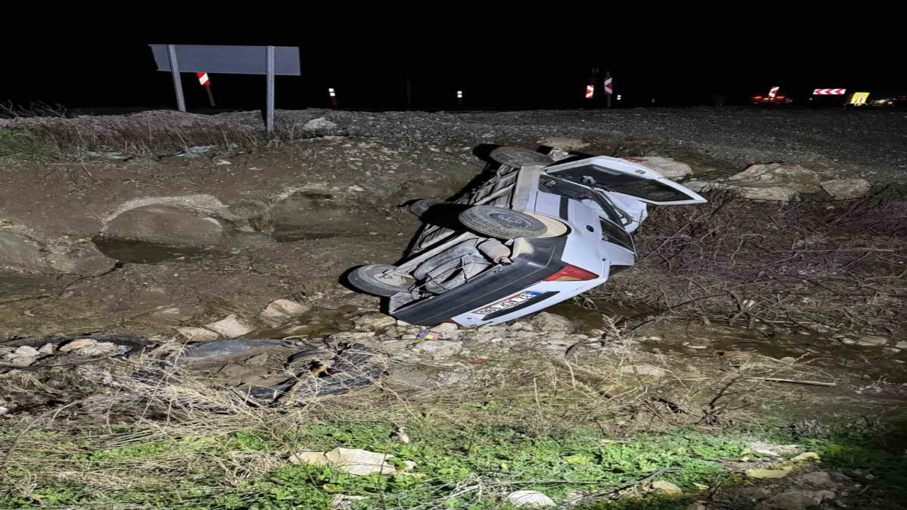 Ispartada otomobil şarampole yuvarlandı: 5 yaralı