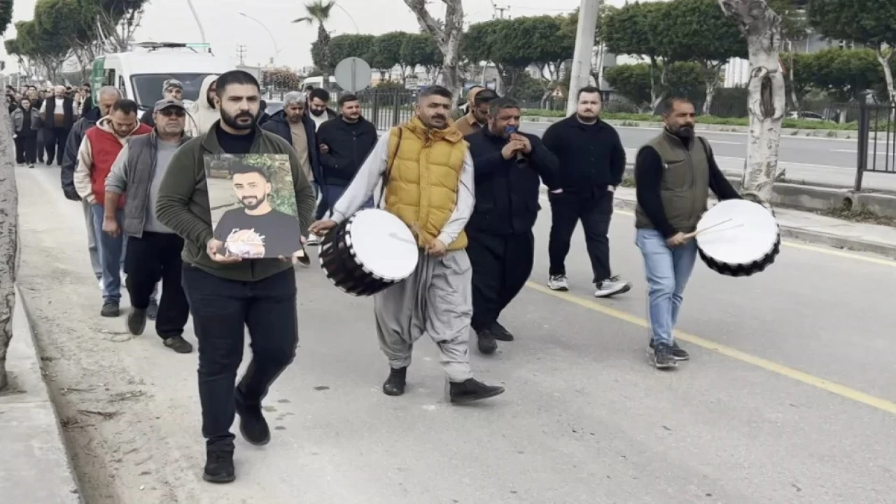 Kazada ölen genç adamın cenazesi davul zurnayla uğurlandı