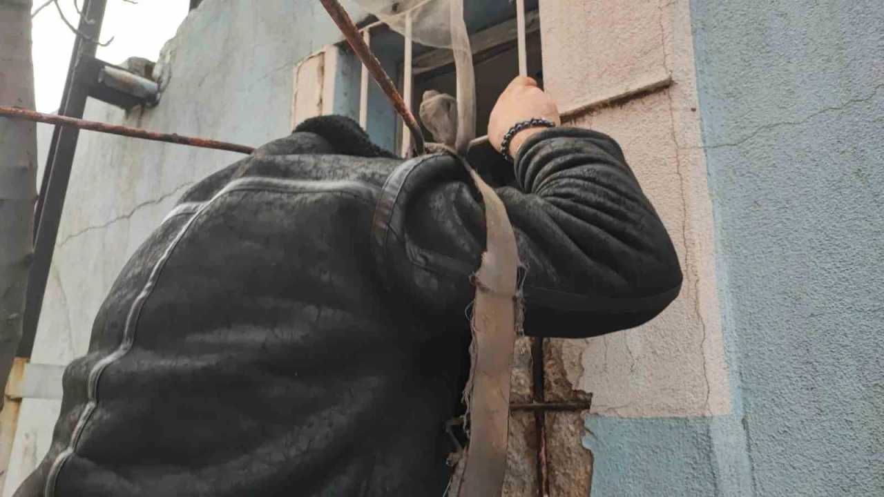 Kedi bile zor girer denilen pencereden girdi, sadece iPhoneları çaldı