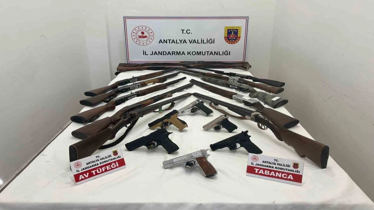 Kepezde ruhsatsız 21 silah ele geçirildi