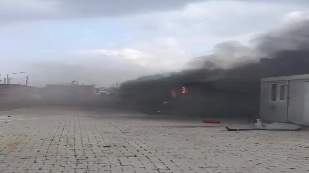 Kırıkhanda konteyner yangını