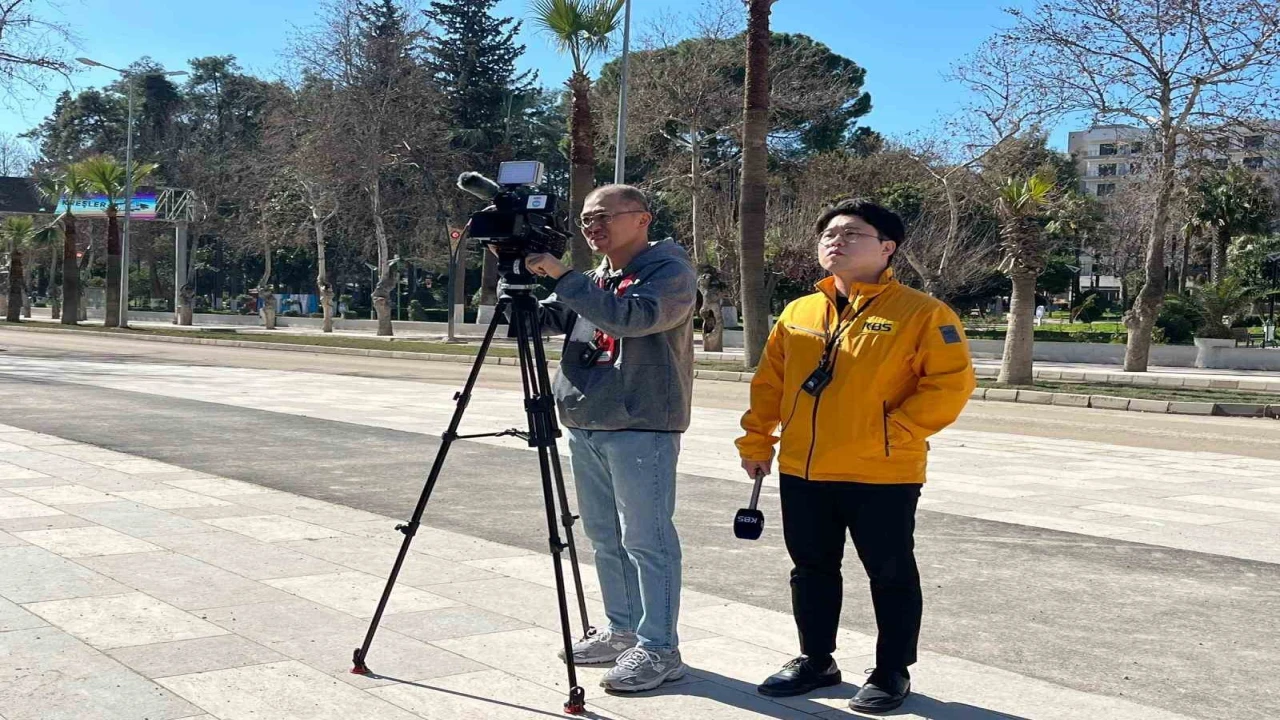 Koreli basın mensubundan depremin yıktığı Hataydaki çalışmalara övgü dolu sözler