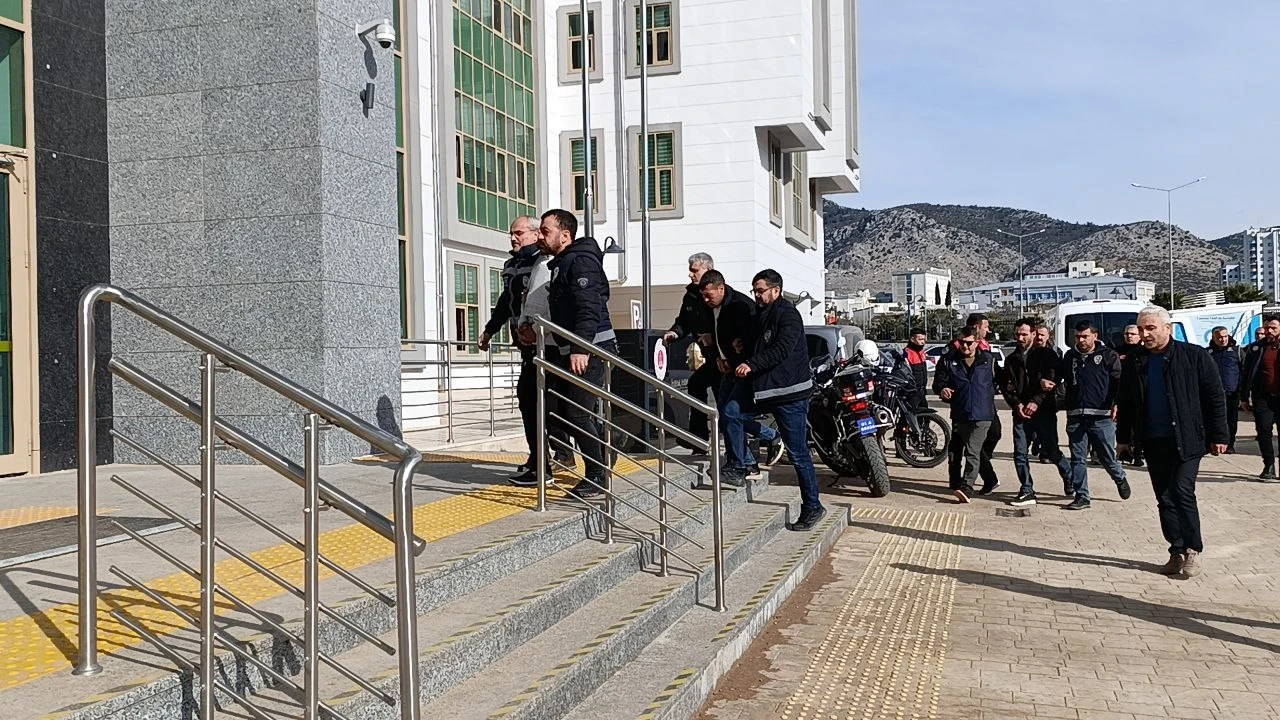 Köy kuşatıldı, katiller ile onlara yardım edenler yakalandı: 4 şüpheli adliyeye sevk edildi