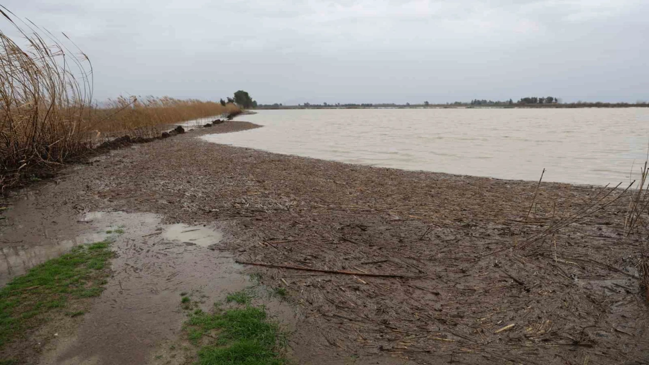 Kozanda sağanak taşkınlara yol açtı