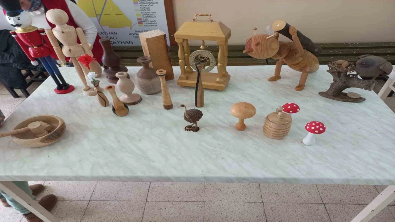 Kozanda üniversite öğrencilerinin ahşap sanatı mesaisi