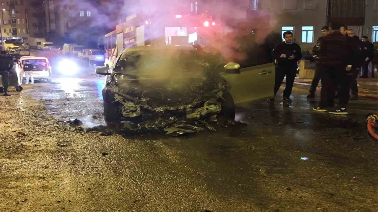 Manavgatta seyir halindeki otomobil alev alev yandı