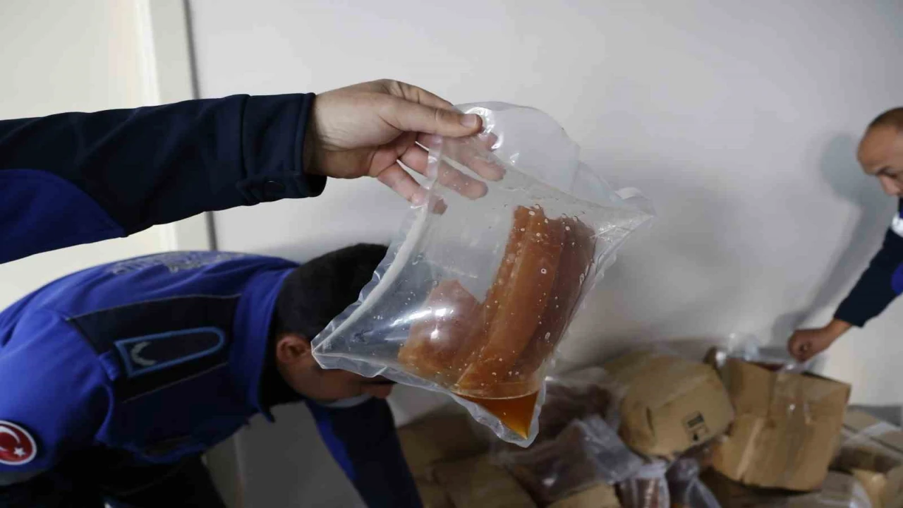 Menşei belirsiz 100 kilogramlık kabak tatlısı imha edildi