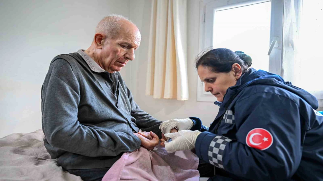 Mersinde evde sağlık hizmetiyle hayatlar kolaylaşıyor