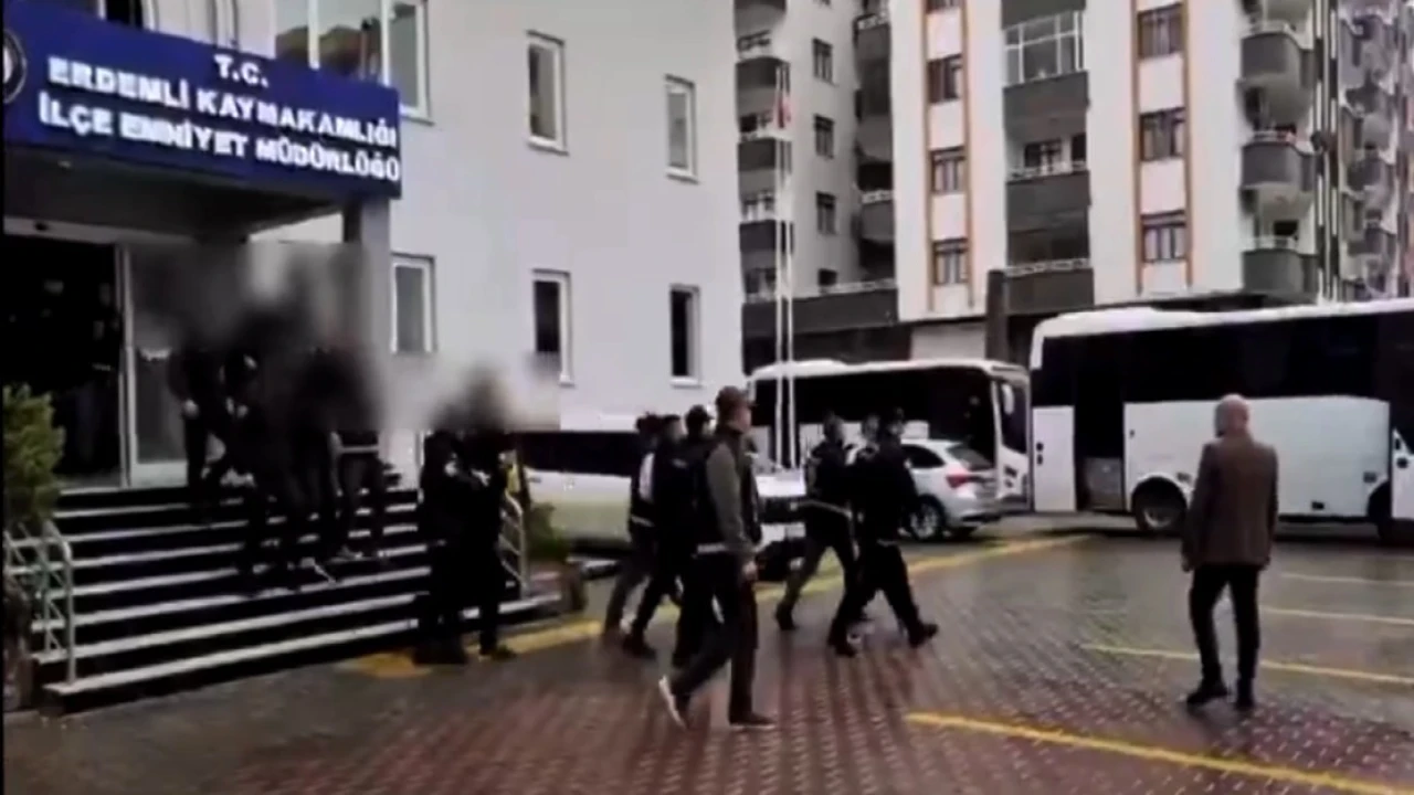 Mersinde fuhuş operasyonu: 13 tutuklama