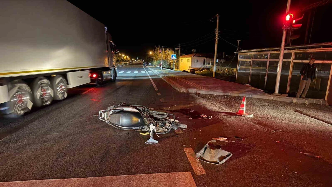 Mersinde kamyonet ile motosiklet çarpıştı: 1 ölü