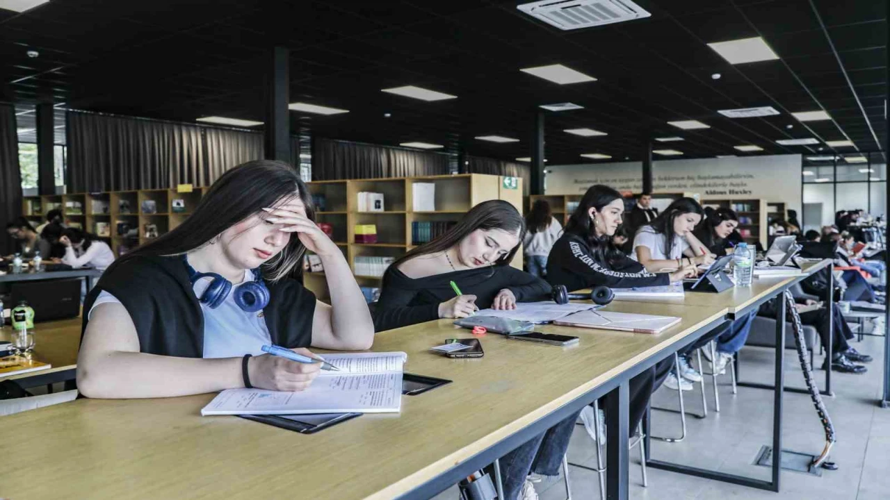 Mersinde okuma salonları gençlerin ikinci evi oldu