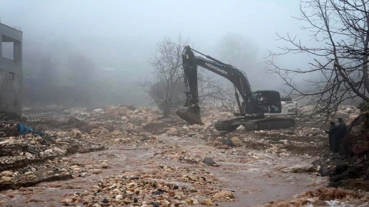 Mersinde selin vurduğu kırsal mahallelerde yaralar sarılıyor