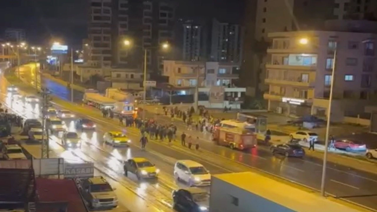 Mersinde tırlar çarpıştı: 2 yaralı