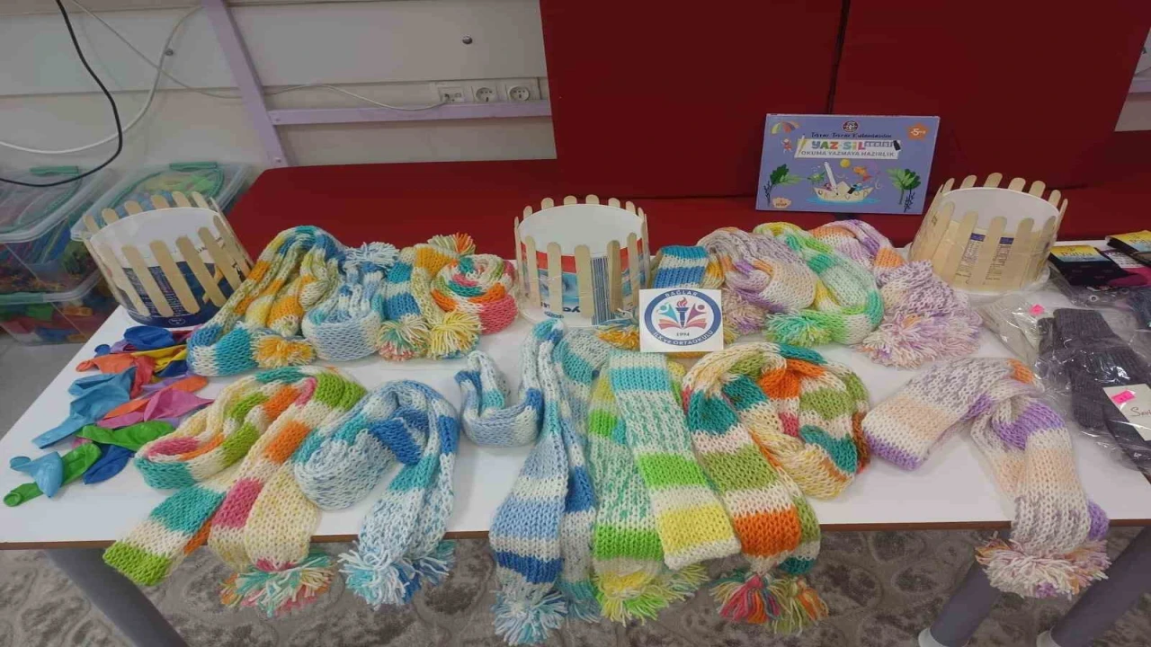 Minik yüreklerden depremzede çocuklara Gönül Atkısı