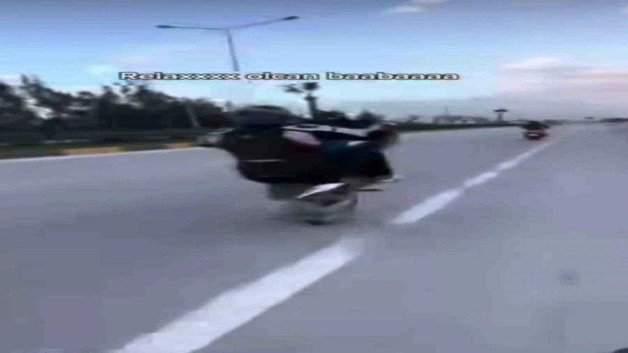 Motosikletinin önünü kaldırdığı anları paylaşarak ‘Relax olacaksın baba yazan motosiklet sürücüsüne ceza