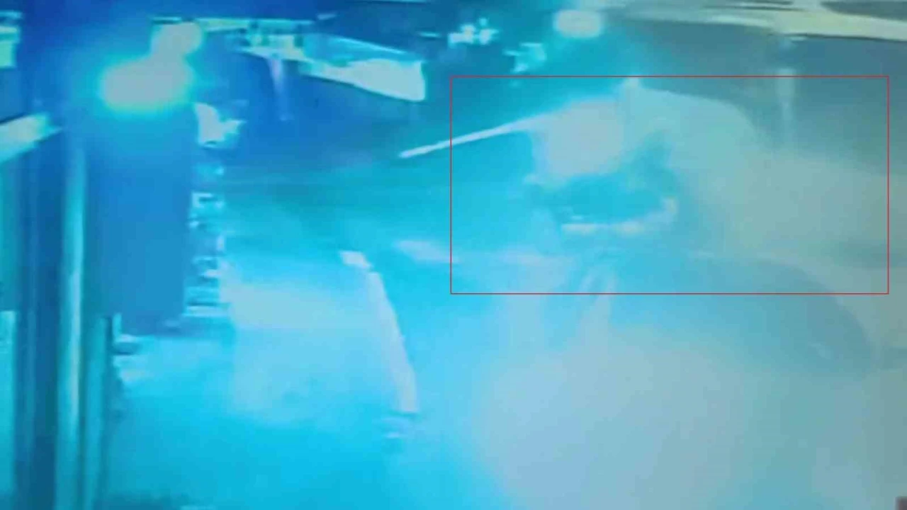 Motosikletli gencin hayatını kaybettiği kaza kamerada