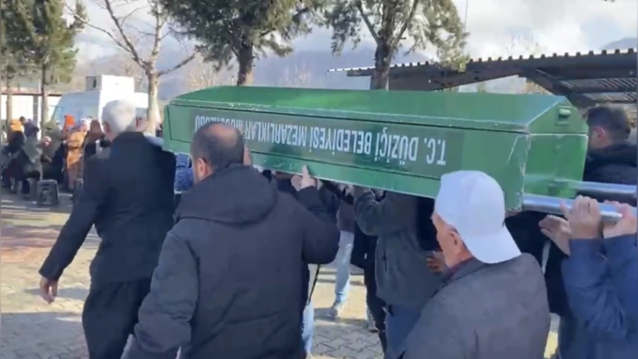 Osmaniyede eski eşi tarafından öldürülen 2 çocuk annesi kadın toprağa verildi