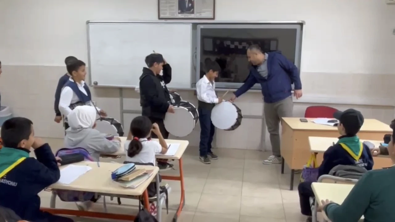 Osmaniyede Ramazan davulu okulda çaldı, gelenek canlandı