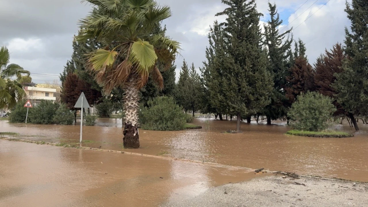 Osmaniyede sağanak hayatı olumsuz etkiledi