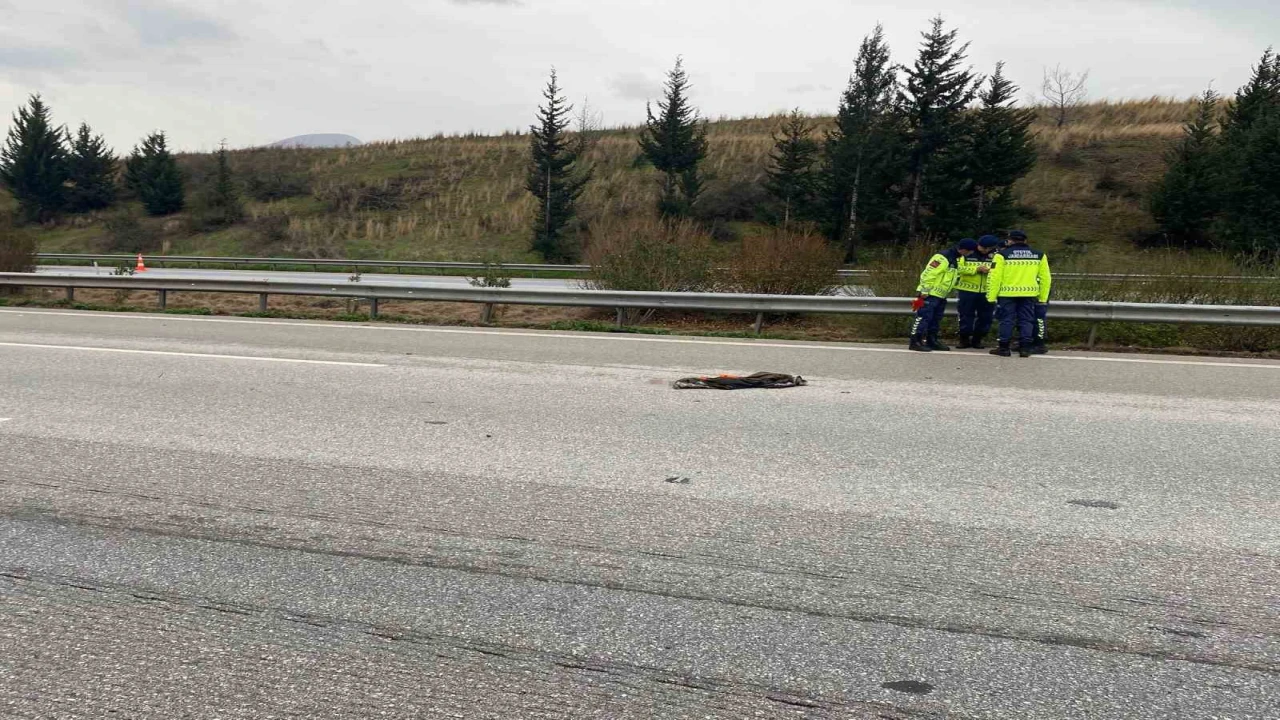 Osmaniyede temizlik yapan işçilere otomobil çarptı: 1 ölü, 3 yaralı