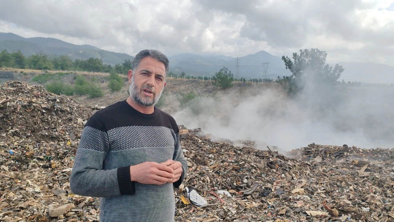 Osmaniyeden Hataya taşınan ve içten içe yanan çöplere vatandaşlar çözüm bekliyor