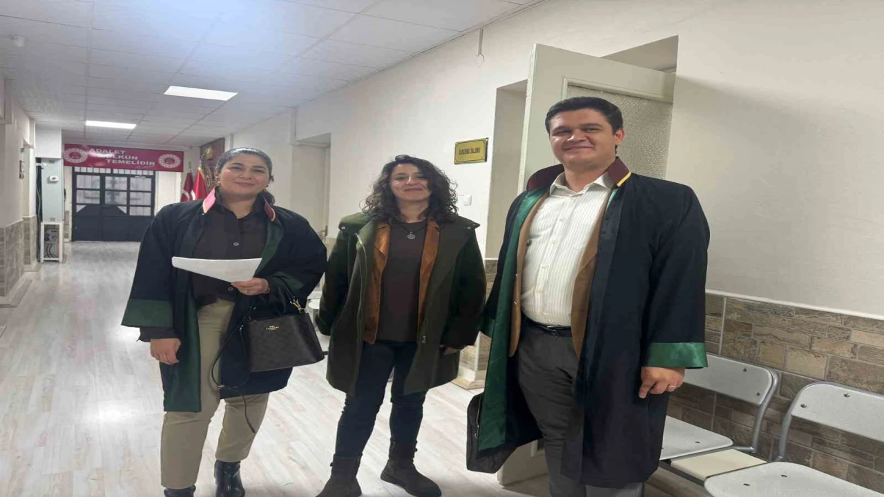 Oyuncu Metin Akpınarın biyolojik kızı tazminat davasını kazandı