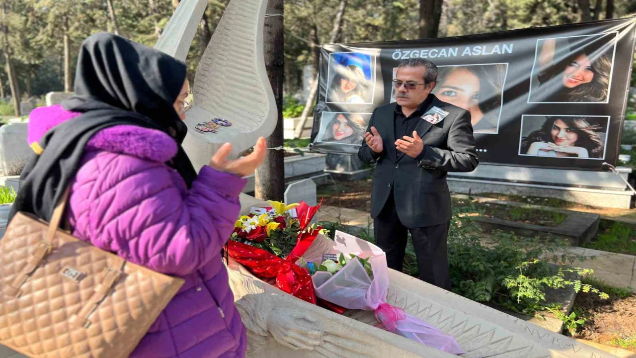 Özgecan Aslan ölümünün 11inci yılında mezarı başında dualarla anıldı