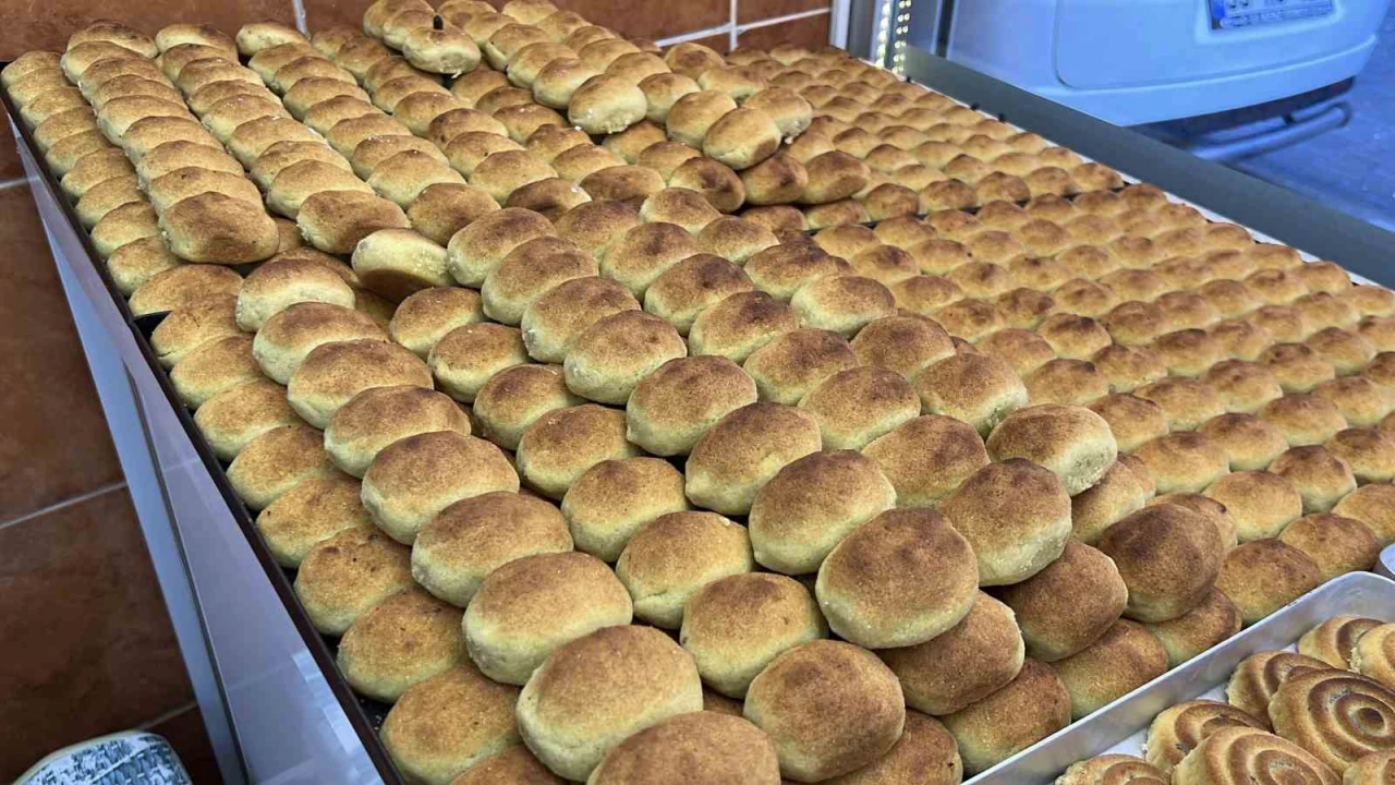 Ramazanın ilk gününde Mersinin vazgeçilmez tatlısı kerebiçe yoğun ilgi