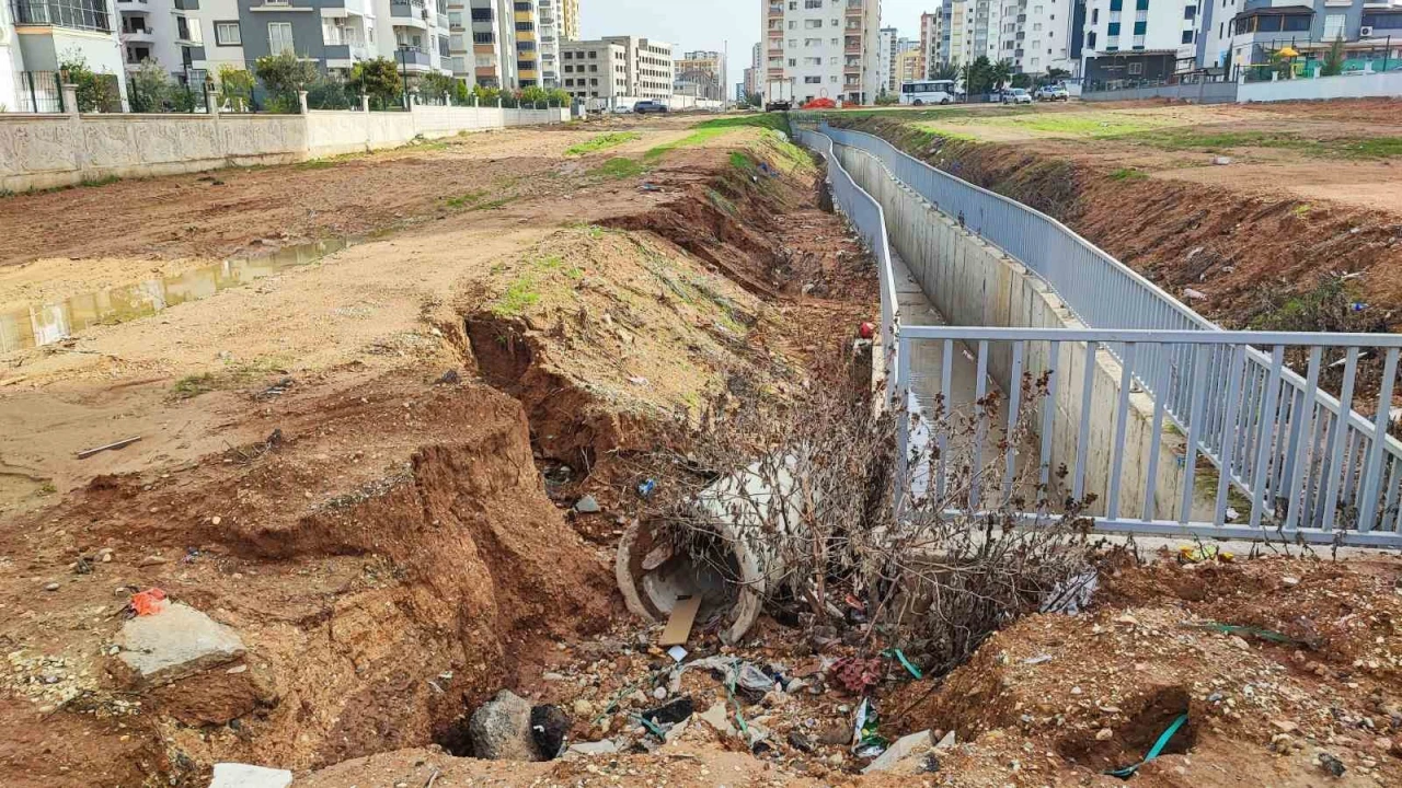 Sarıçamda dere yatağına ev yapılması, alt yapı yetersizliği sele neden oluyor