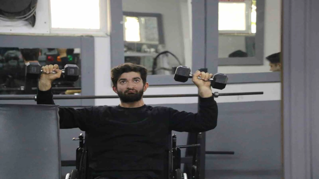 Serebral palsi hastası genç sporla hayata tutundu