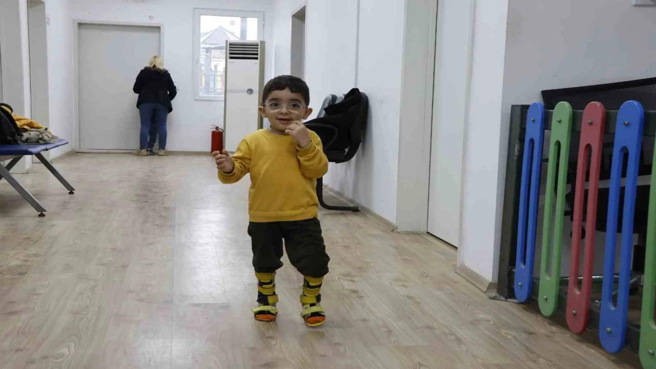 Serebral palsili Erenin ailesine umut olan ilk adımları yüzleri güldürdü