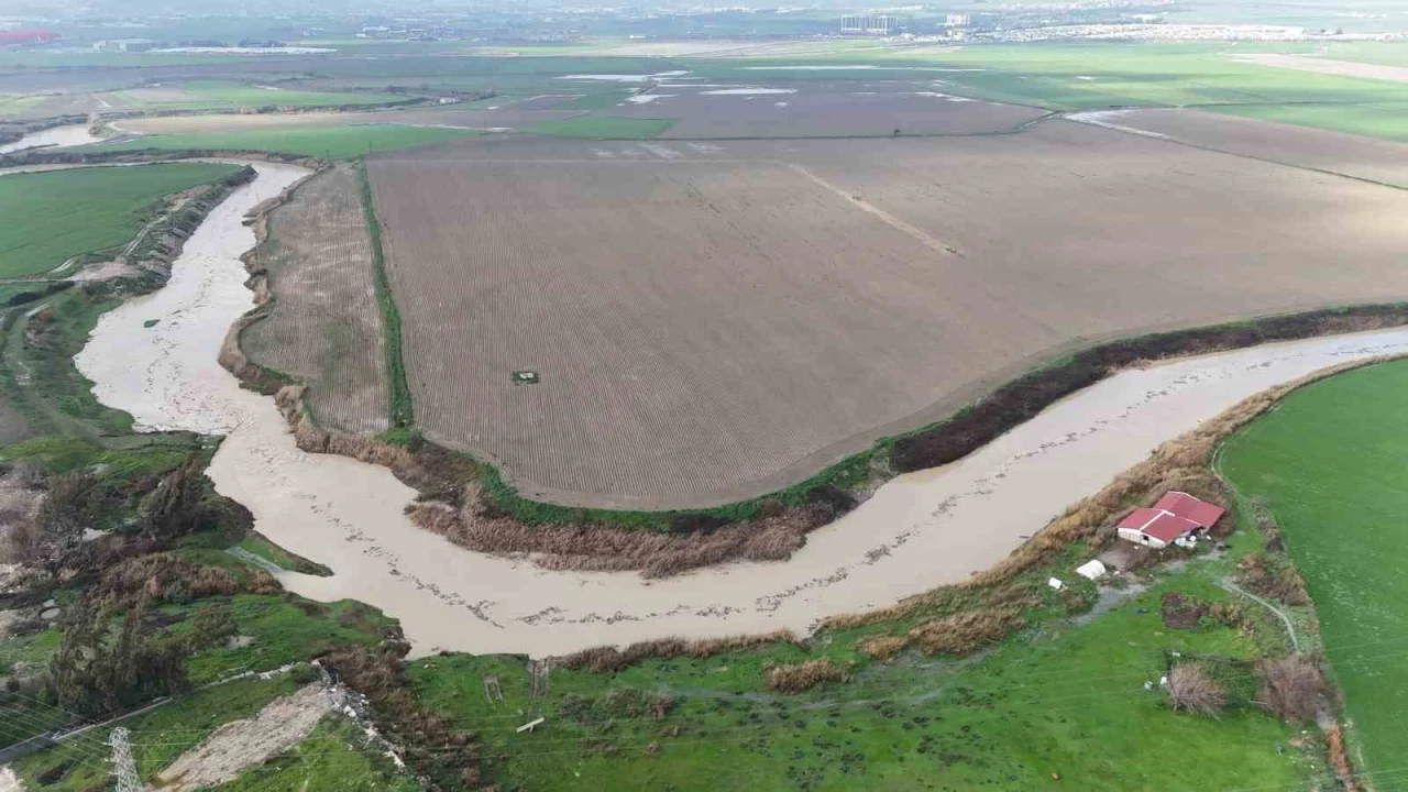 Son 65 yılın en kurak yılıyla yok olma noktasına gelen Asi Nehrinde yağışlarla birlikte debi yükseldi