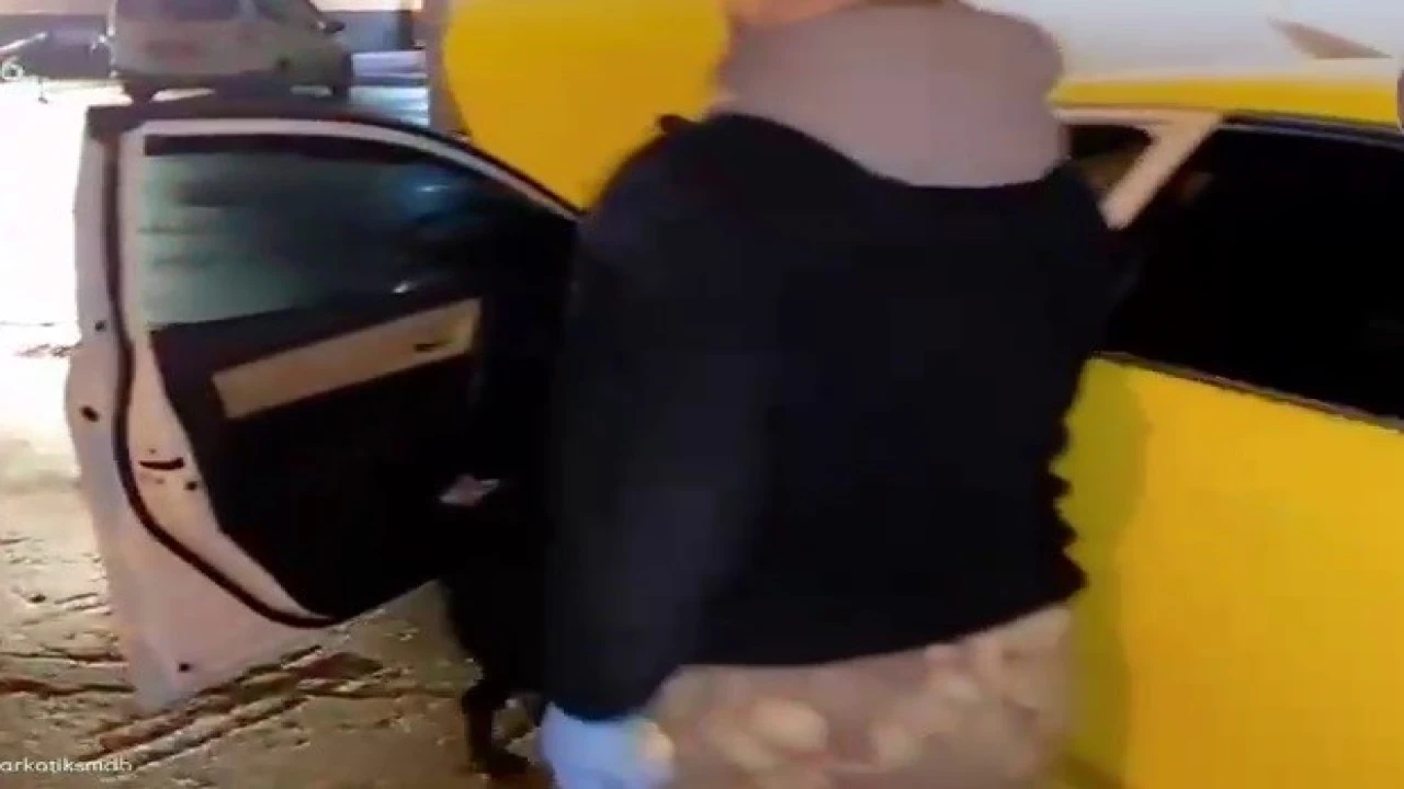 Taksiyle 2 buçuk milyon TLlik uyuşturucu kaçırırken yakalandılar