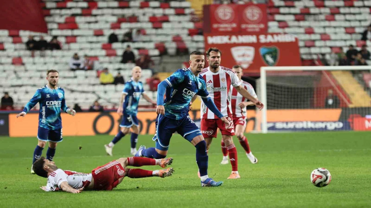 Trendyol Süper Lig: Antalyaspor: 3 - Samsunspor: 1 (Maç sonucu)