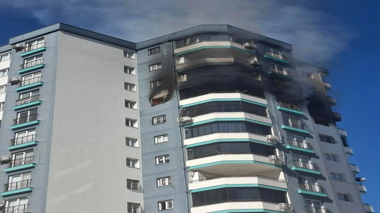 10uncu katta yangın: Polis, havaya ateş açarak vatandaşları uzaklaştırdı