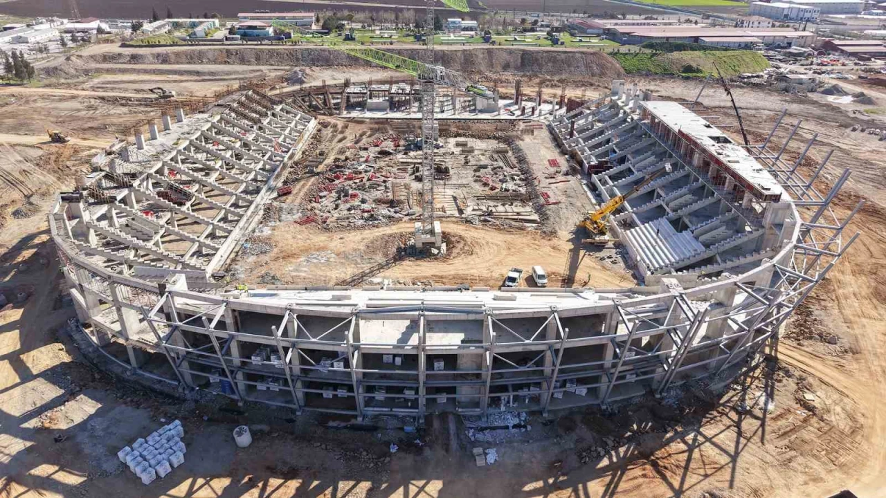 2 milyar TLlik yatırımla Kahramanmaraşa kazandırılan yeni stadyum yükseliyor