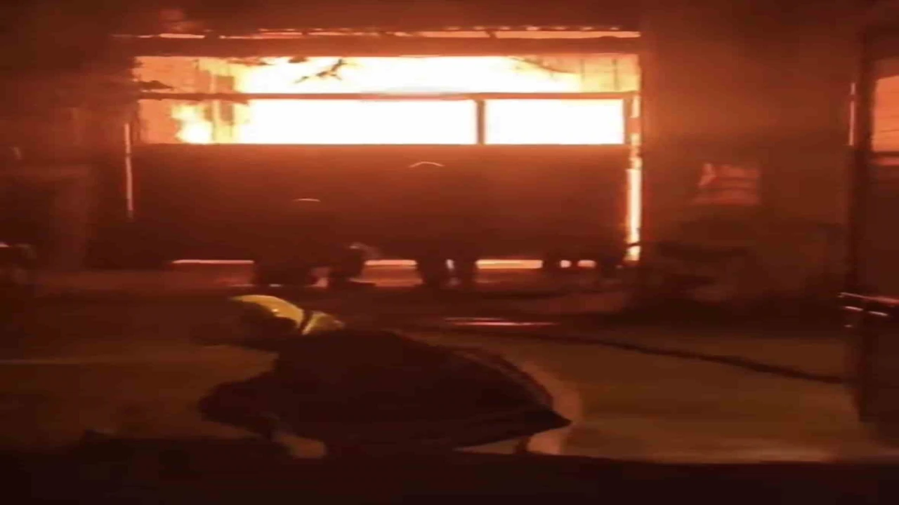 Adanada mobilya atölyesinde yangın çıktı