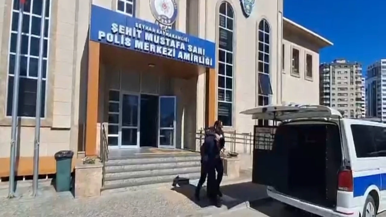 Adanada trafikte araçtan inip sürücüye saldıran iki kişi tutuklandı